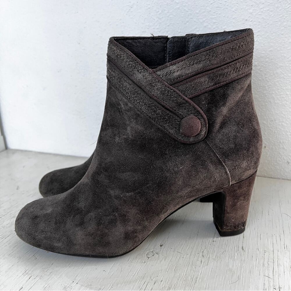 Clarks Brown Suede Ankle Boots Block Heel Button detail size 8